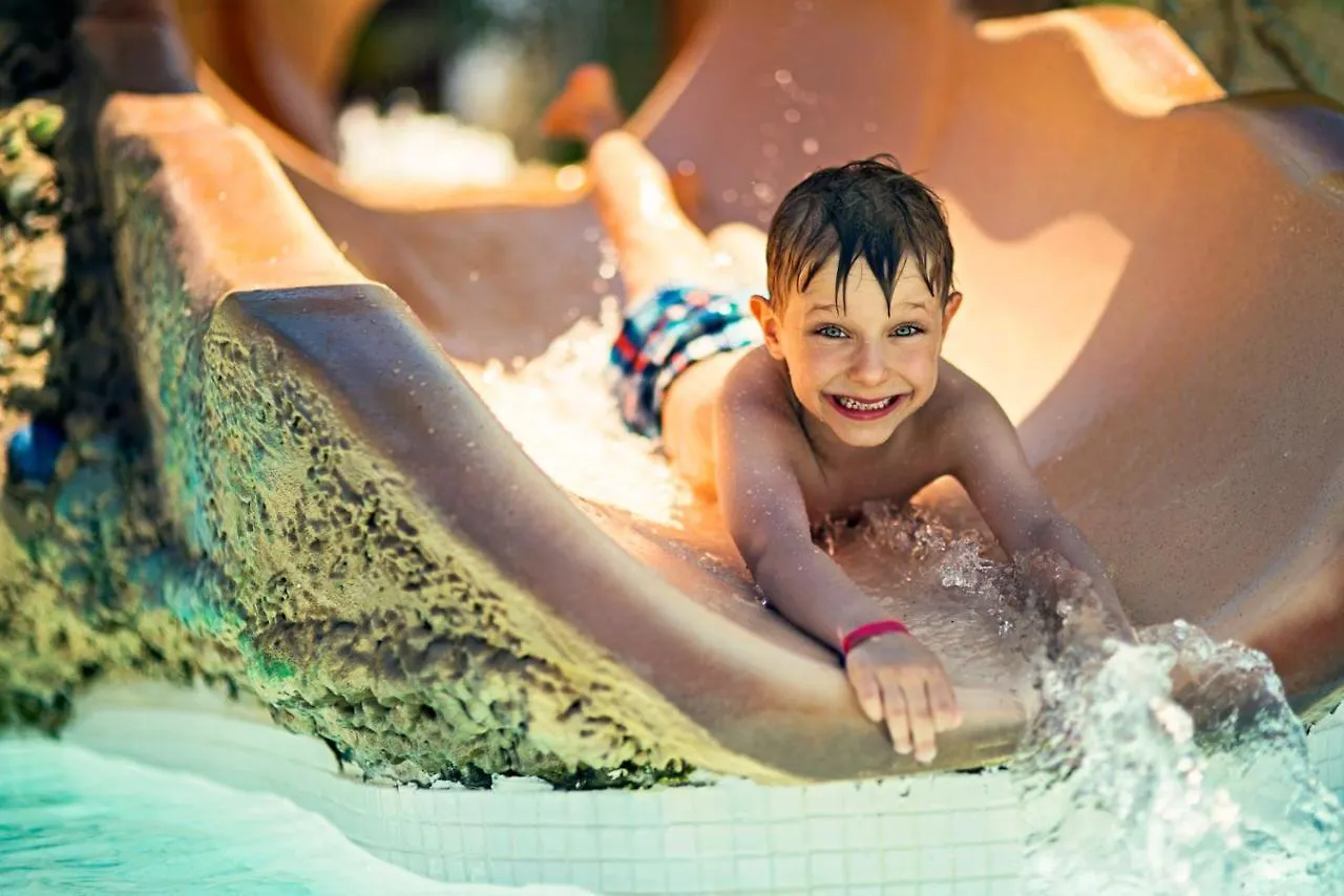 Hotel Comfort Suites Paradise Island Creek Village