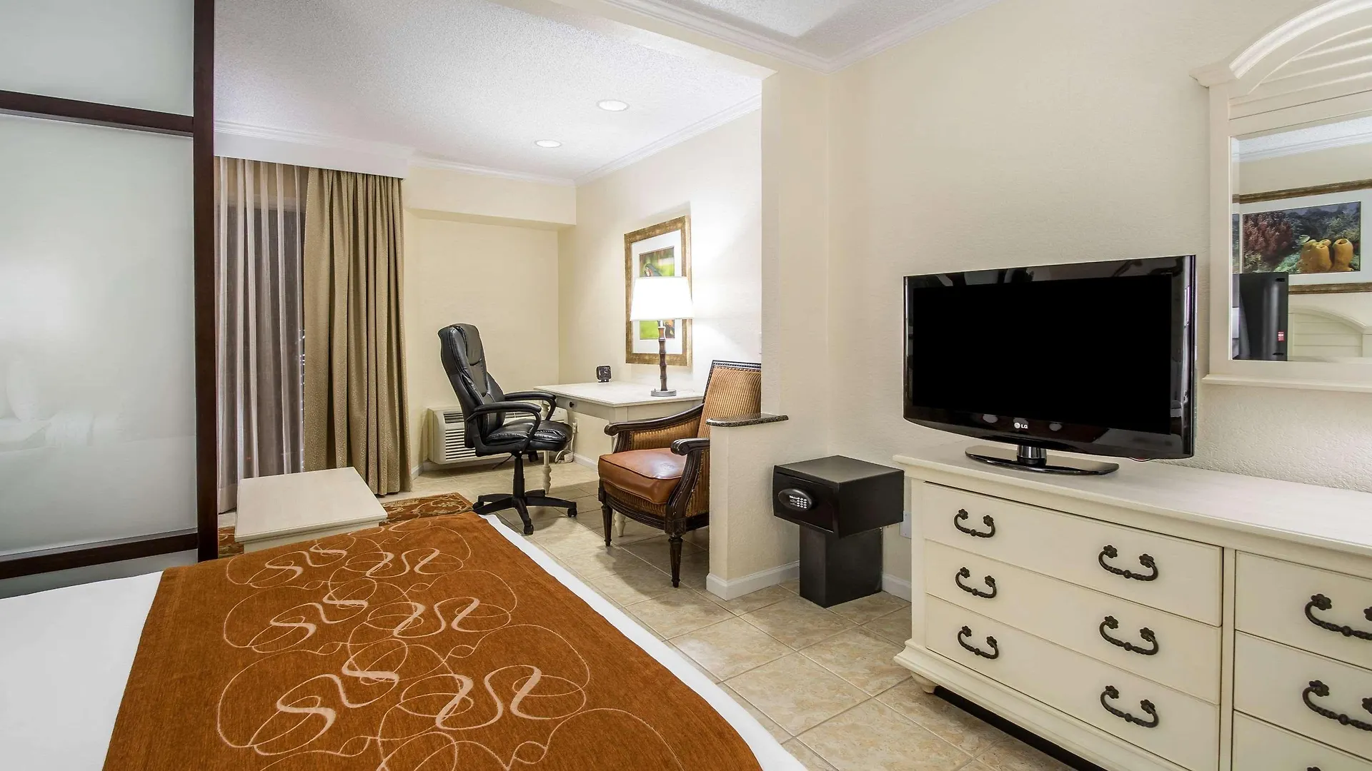 Comfort Suites Paradise Island Creek Village 4*,  Bahamas