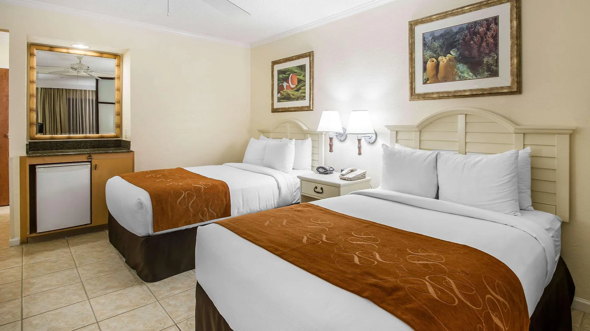 Comfort Suites Paradise Island Creek Village Hotel