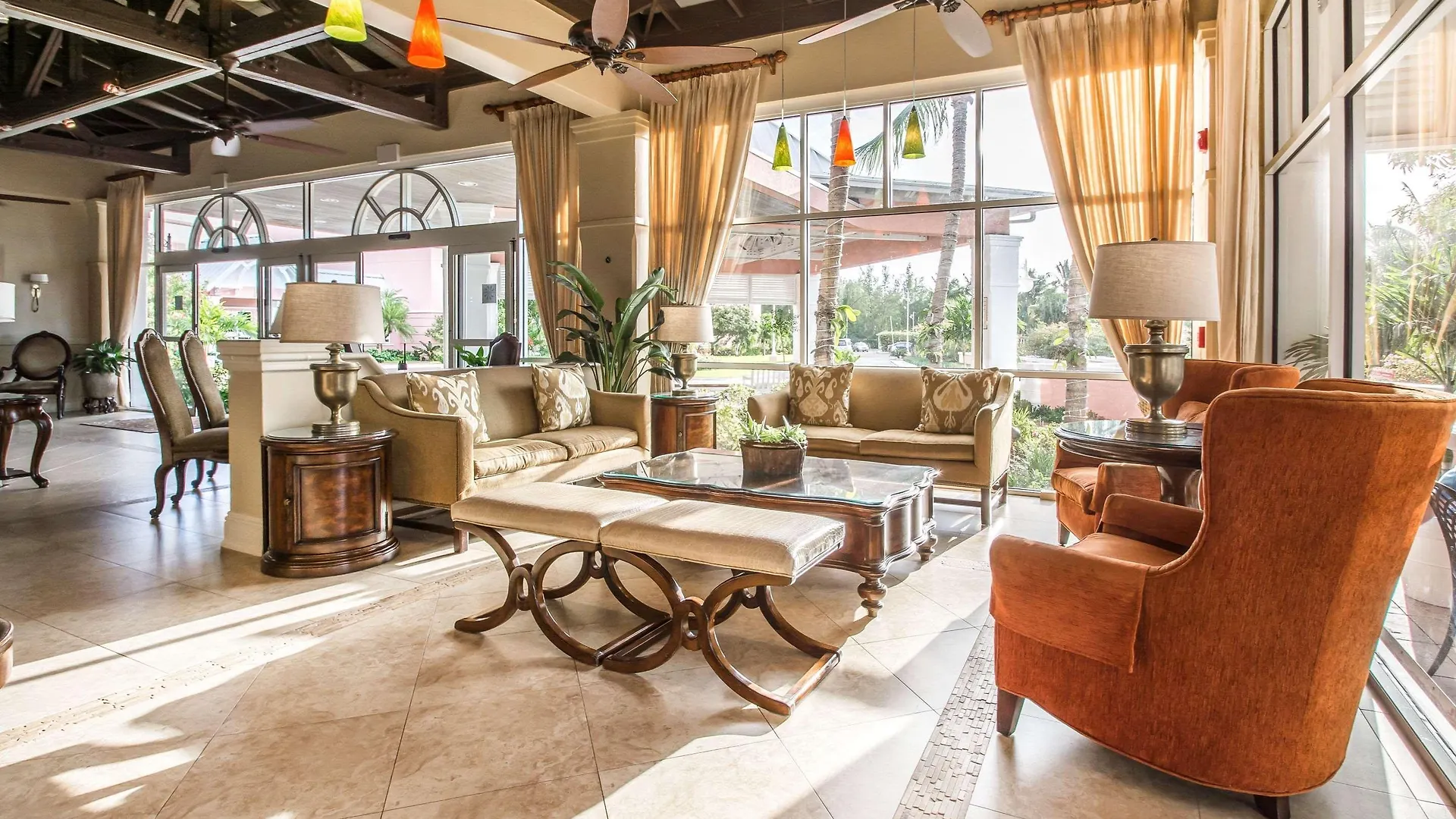 Comfort Suites Paradise Island Creek Village 4*,