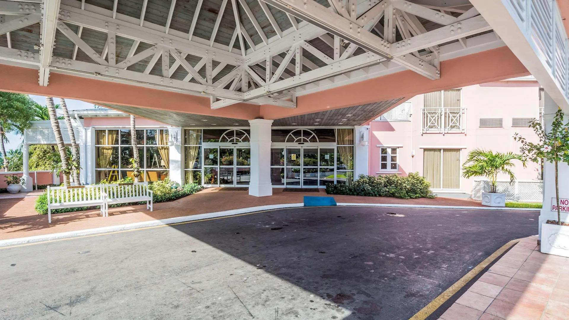 **** Hotel Comfort Suites Paradise Island Creek Village Bahamas