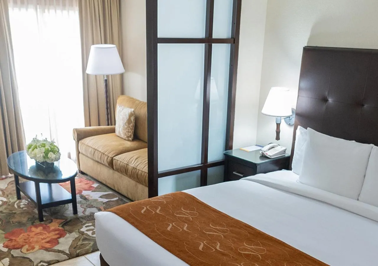 Comfort Suites Paradise Island Creek Village Bahamas