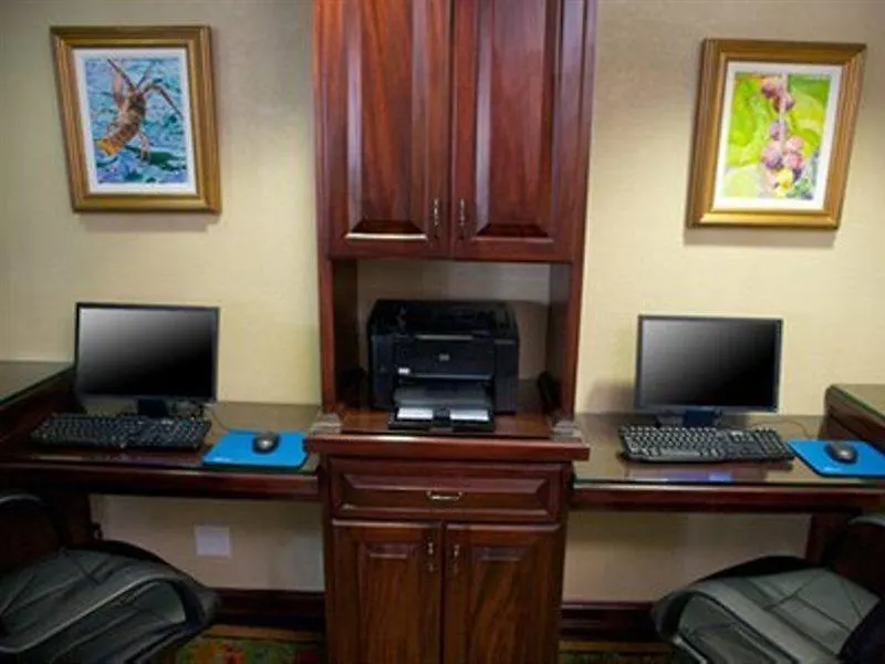 Comfort Suites Paradise Island Creek Village 4*,