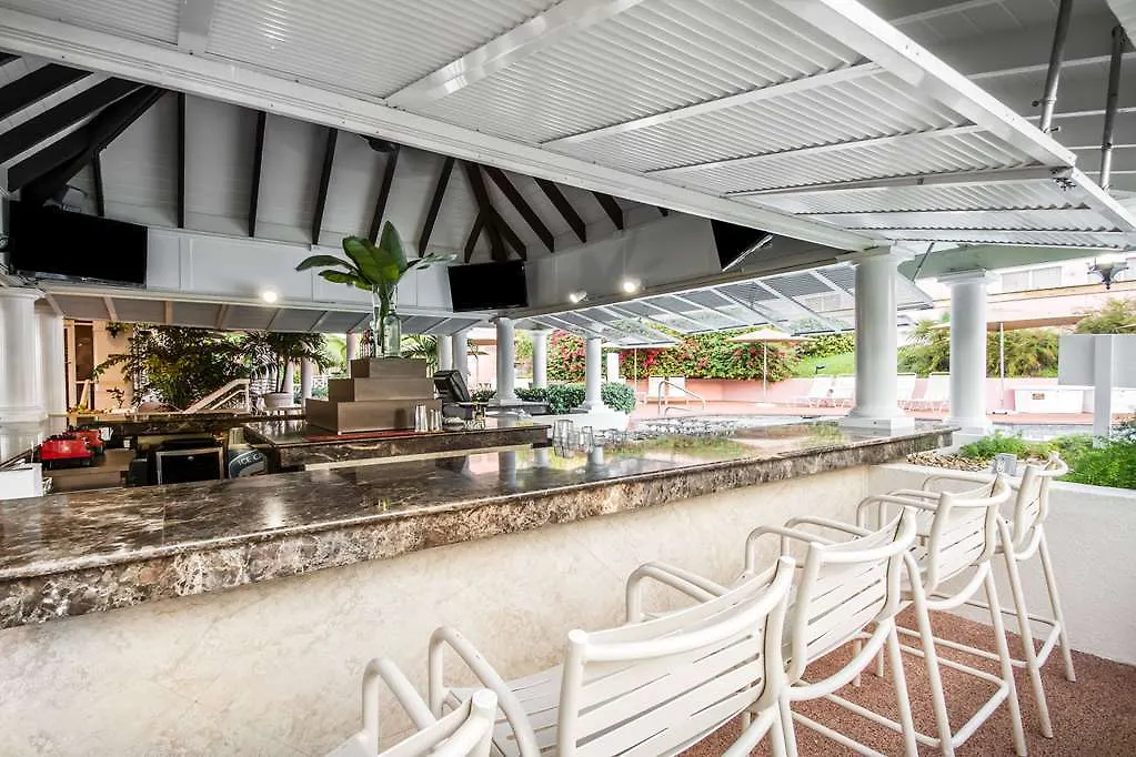 Comfort Suites Paradise Island Creek Village 4*,