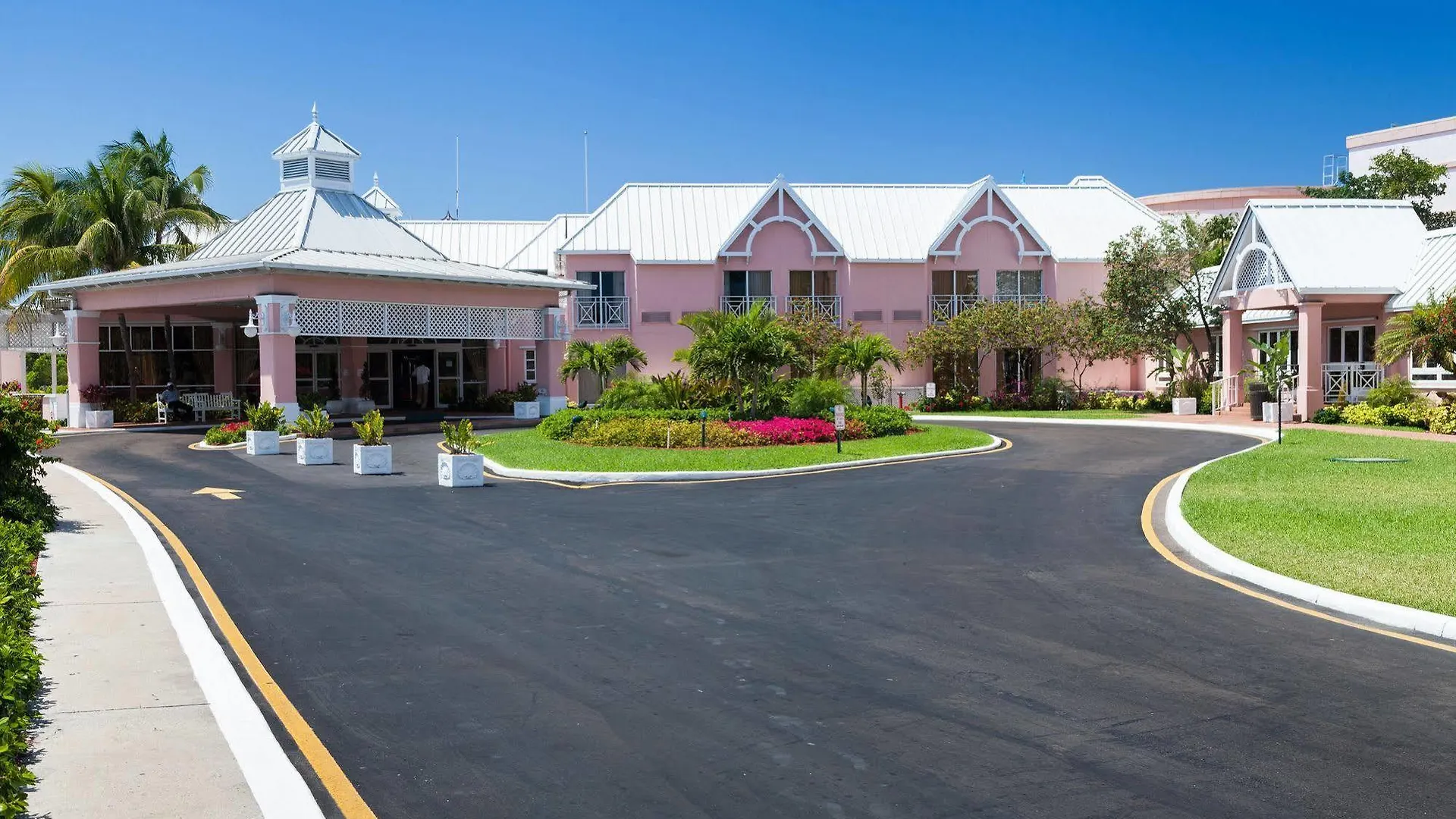 Comfort Suites Paradise Island Creek Village