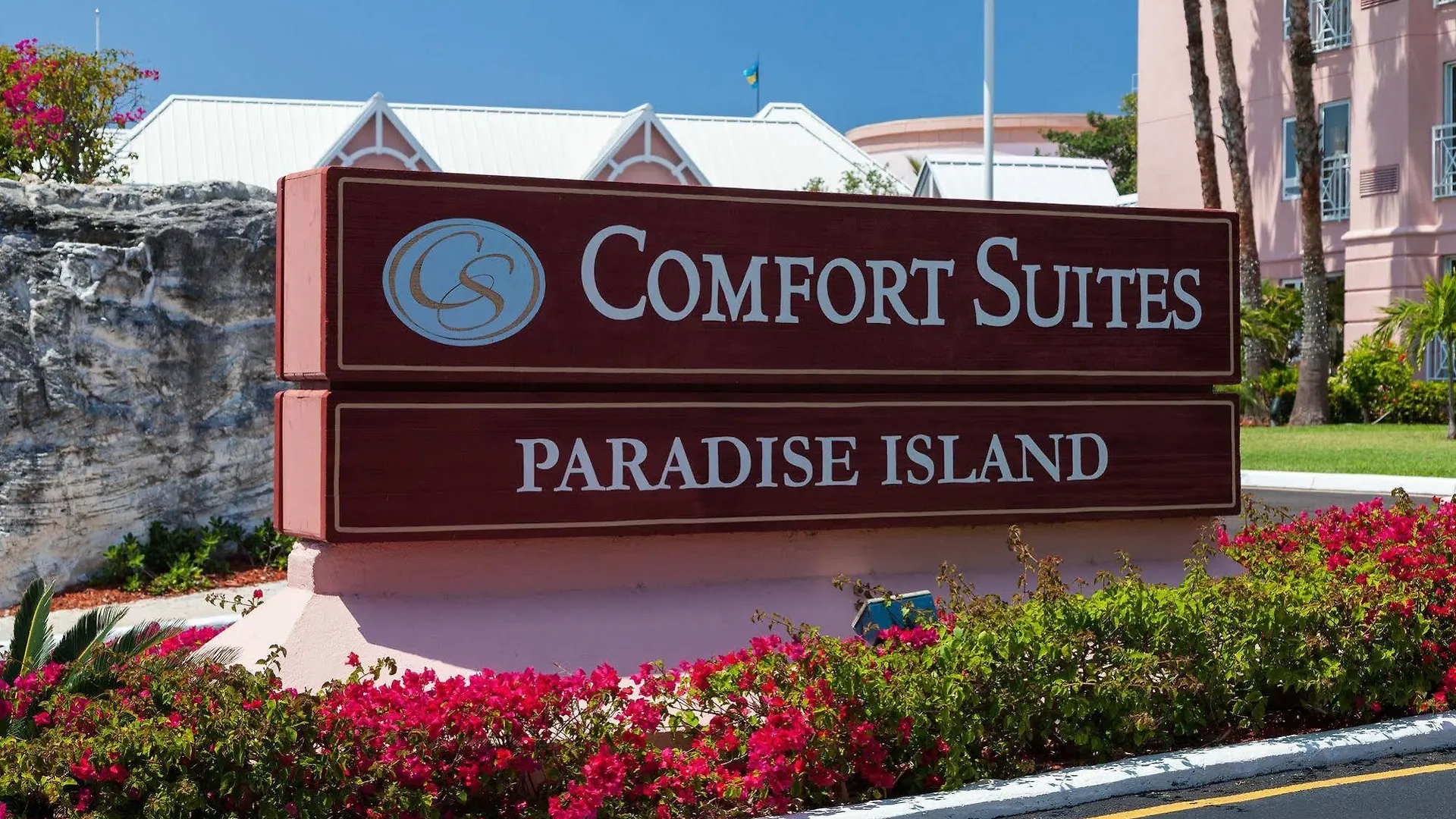 Hotel Comfort Suites Paradise Island Creek Village